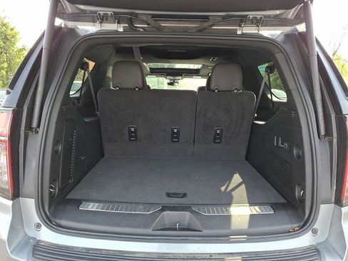 Used 2024 Chevrolet Suburban High Country AWD/4WD image 29