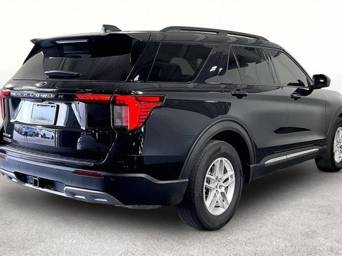 Used 2025 Ford Explorer Active w/ Active Comfort Package RWD image 4