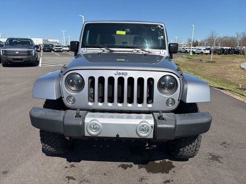 Used 2014 Jeep Wrangler Unlimited Sahara w/ Connectivity Group AWD/4WD image 12