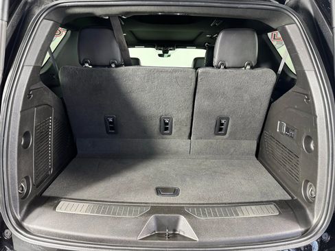 Used 2022 GMC Yukon Denali w/ Advanced Technology Package image 7