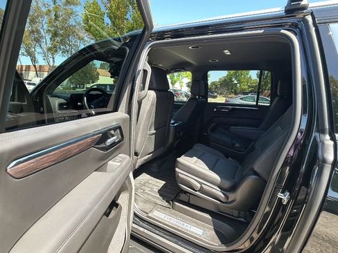 Used 2026 Chevrolet Suburban LT w/ Comfort Package RWD image 14