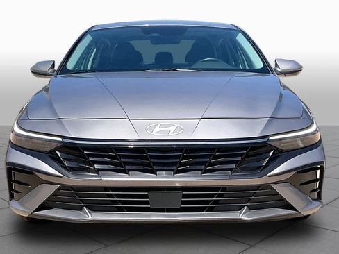 Certified 2025 Hyundai Elantra Limited FWD image 4