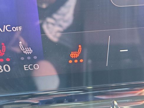 Certified 2023 Volkswagen ID.4 2WD image 33