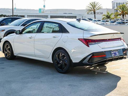 New 2026 Hyundai Elantra SEL Sport image 4