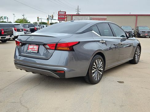 Used 2025 Nissan Altima 2.5 SV FWD image 3