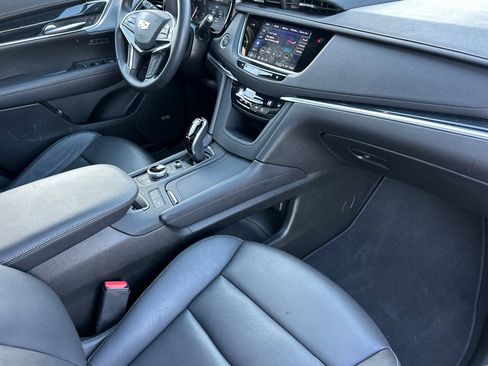 Used 2025 Cadillac XT5 Premium Luxury image 19