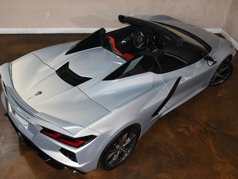 Used 2022 Chevrolet Corvette Stingray Convertible w/ Z51 Performance Package RWD image 75