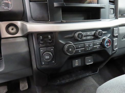 Used 2024 Ford F250 XLT image 53