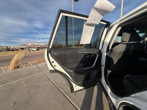 Used 2025 Toyota RAV4 XLE image 21