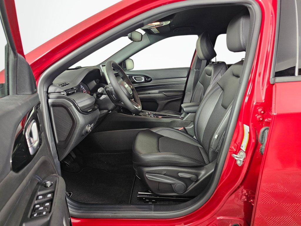 New 2026 Jeep Compass Latitude AWD/4WD image 19