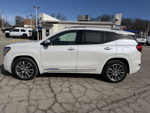 Used 2023 GMC Terrain Denali w/ Denali Premium Package image 6