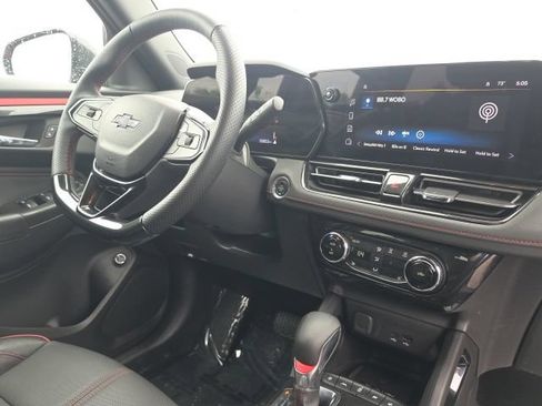 Used 2025 Chevrolet TrailBlazer RS w/ Convenience Package FWD image 18