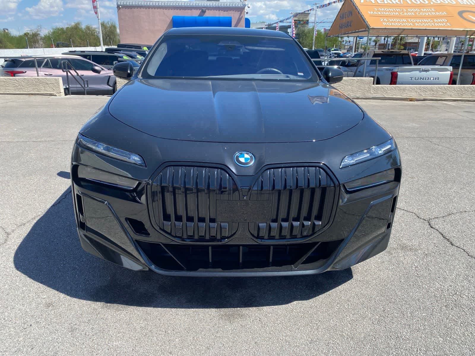 Used 2023 BMW i7 xDrive60 w/ Executive Package 2 AWD/4WD image 2