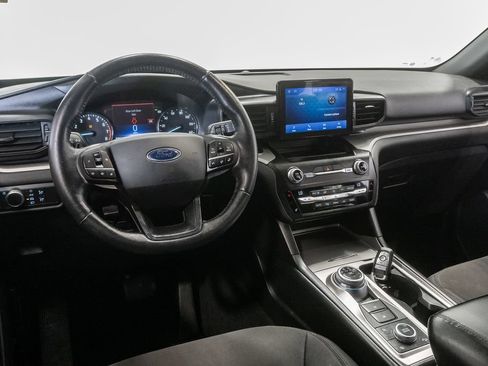 Used 2020 Ford Explorer XLT w/ Comfort Package AWD/4WD image 7