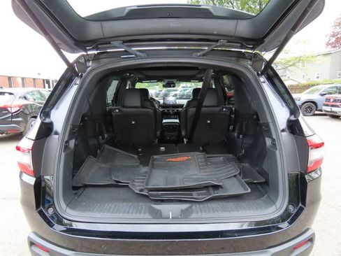 Used 2023 Honda Pilot TrailSport image 11