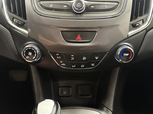 Used 2019 Chevrolet Cruze LS w/ LS Convenience Package FWD image 14