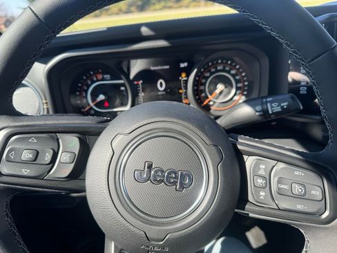 New 2026 Jeep Gladiator Sport AWD/4WD image 12