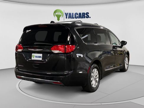 Used 2017 Chrysler Pacifica Touring-L FWD image 5