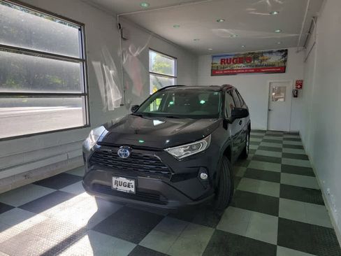 Used 2021 Toyota RAV4 XLE image 2