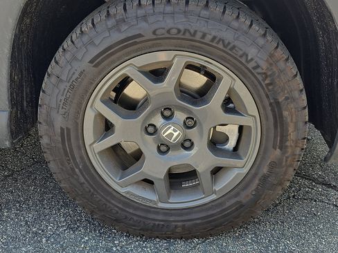 Used 2025 Honda Pilot TrailSport image 11