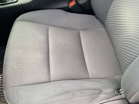 Used 2019 Toyota Highlander LE FWD image 17