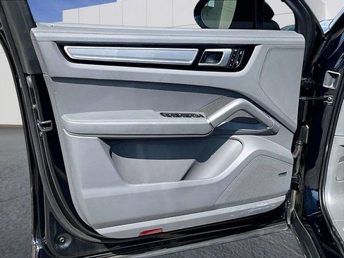 Certified 2022 Porsche Cayenne Platinum Edition AWD/4WD image 19