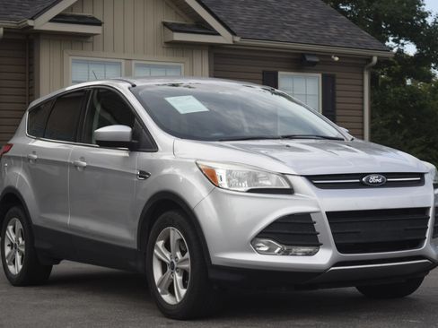 Used 2015 Ford Escape SE FWD image 4