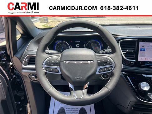 New 2027 Chrysler Pacifica Select FWD image 13