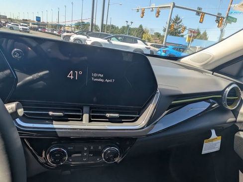 New 2026 Chevrolet Trax ACTIV w/ Sunroof Package FWD image 19