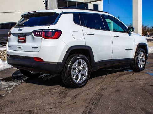 Used 2025 Jeep Compass Latitude w/ Sun & Sound Group image 6