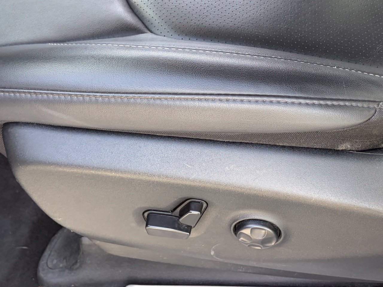 Used 2024 Chrysler Pacifica Limited FWD image 6