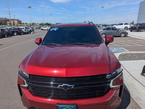 Used 2024 Chevrolet Suburban RST w/ Luxury Package AWD/4WD image 6