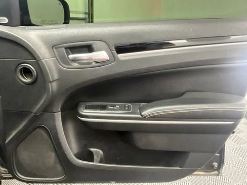 Used 2019 Chrysler 300 S RWD image 16