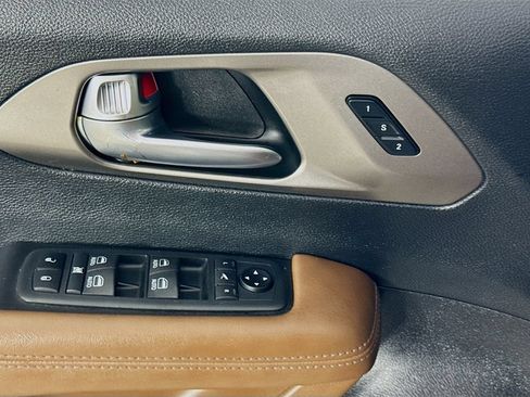 Used 2020 Chrysler Pacifica Limited FWD image 21