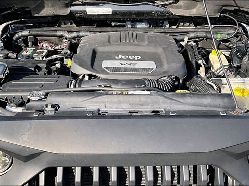 Used 2016 Jeep Wrangler Unlimited Sahara w/ Dual Top Group image 29