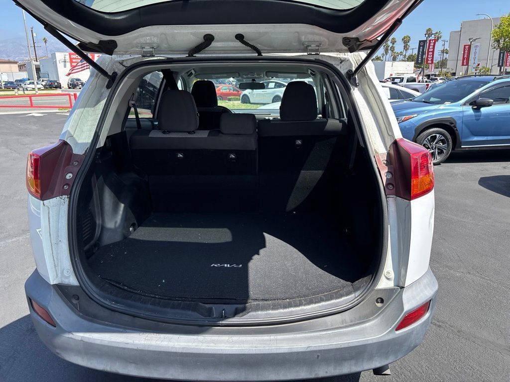 Used 2013 Toyota RAV4 LE AWD/4WD image 9