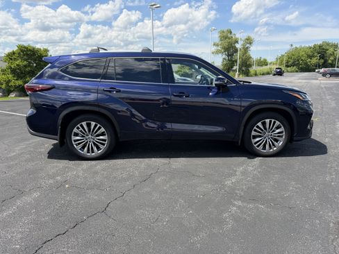 Used 2024 Toyota Highlander Platinum AWD/4WD image 11