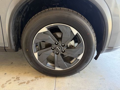 Used 2025 Nissan Rogue SV FWD image 32