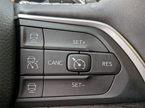 Used 2024 Jeep Grand Cherokee Limited image 19