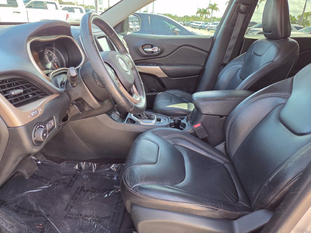 Used 2017 Jeep Cherokee Limited w/ Technology Group FWD image 28