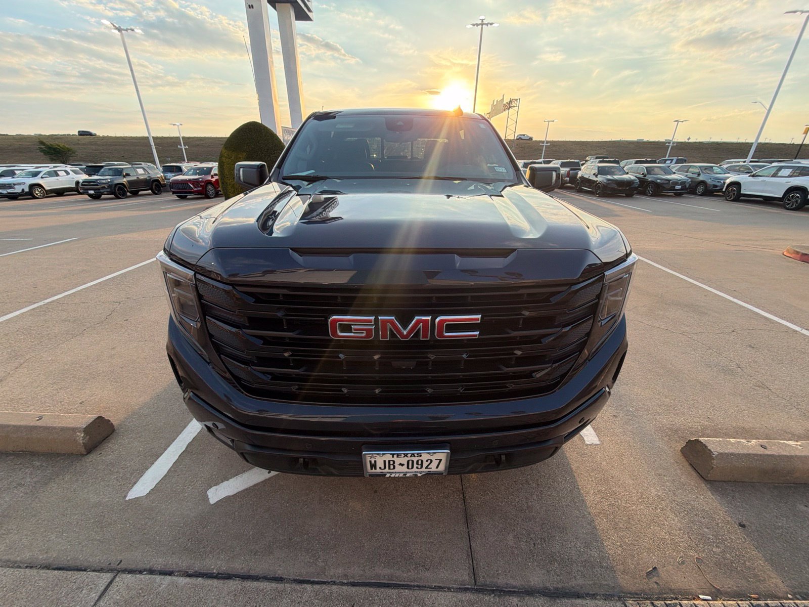 Used 2025 GMC Sierra 1500 Elevation w/ Elevation Premium Package AWD/4WD image 2