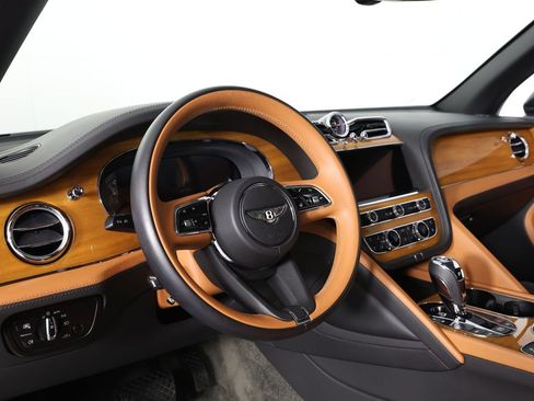 Certified 2023 Bentley Bentayga Extended Wheelbase image 19