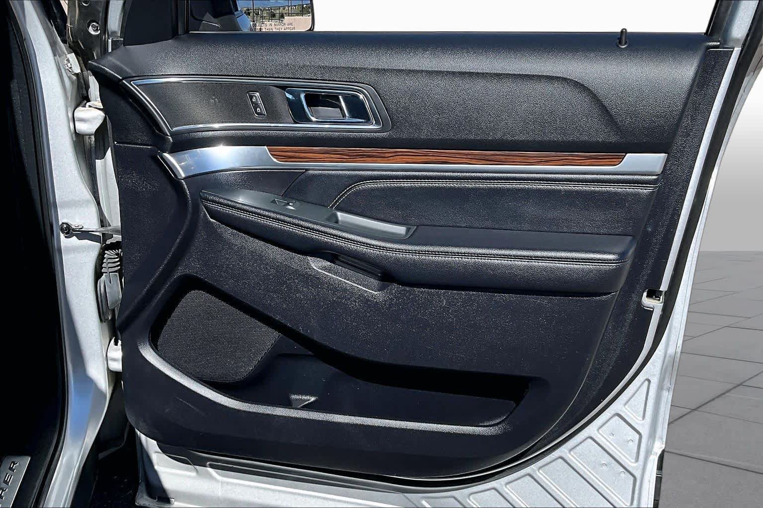 Used 2019 Ford Explorer Limited w/ Class III Trailer Tow Package FWD image 23