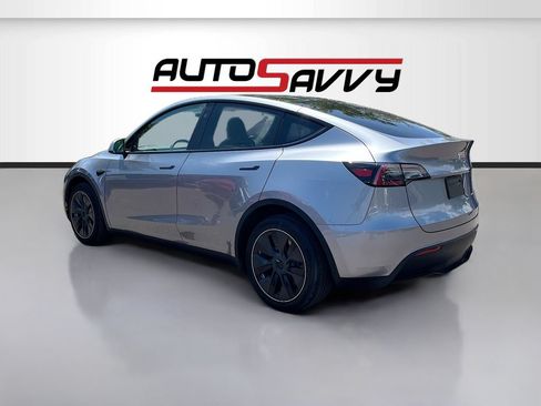 Used 2024 Tesla Model Y Long Range AWD/4WD image 5