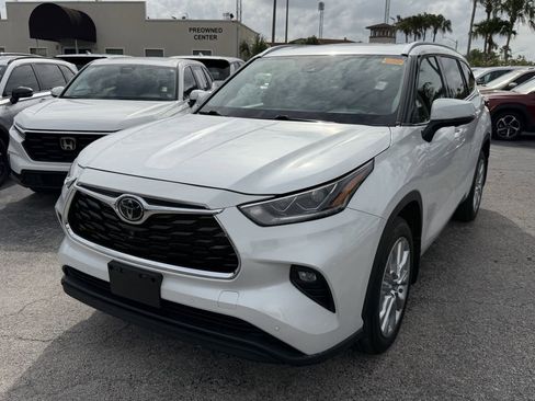 Used 2023 Toyota Highlander Limited AWD/4WD image 10