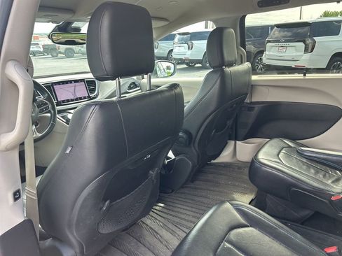 Used 2021 Chrysler Pacifica Touring-L w/ Premium & Safety Sphere Group FWD image 34