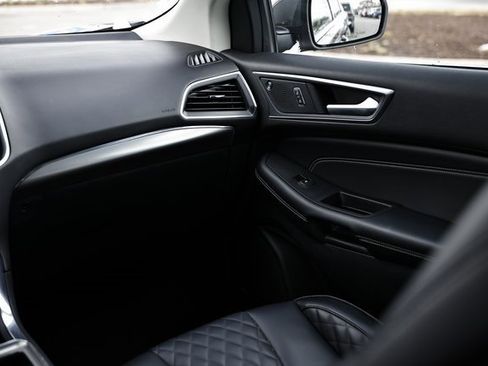 Used 2024 Ford Edge Titanium image 28
