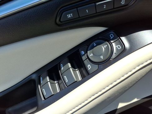 Used 2024 Buick Enclave Premium AWD/4WD image 16