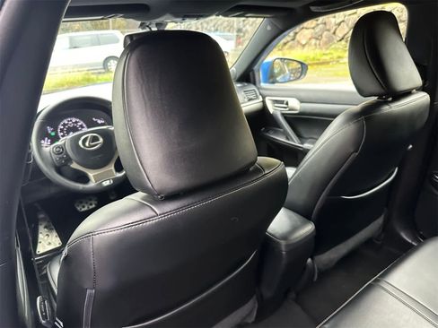 Used 2017 Lexus CT 200h image 10