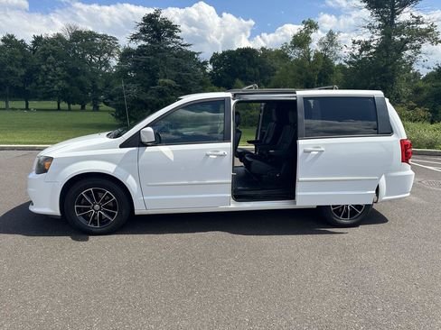 Used 2016 Dodge Grand Caravan R/T FWD image 12